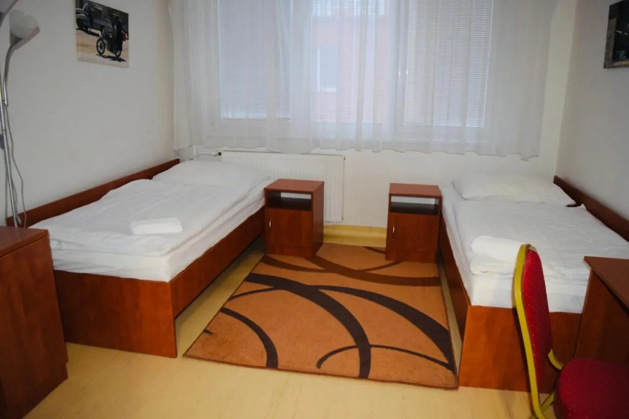 Lc - Hotel אוסטרבה 3*,