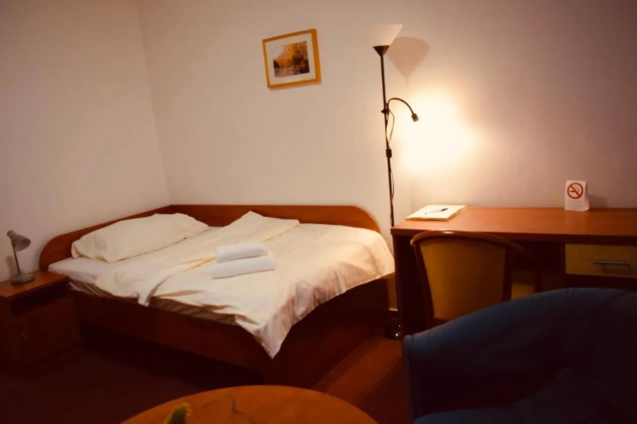 Lc - Hotel אוסטרבה 3*,